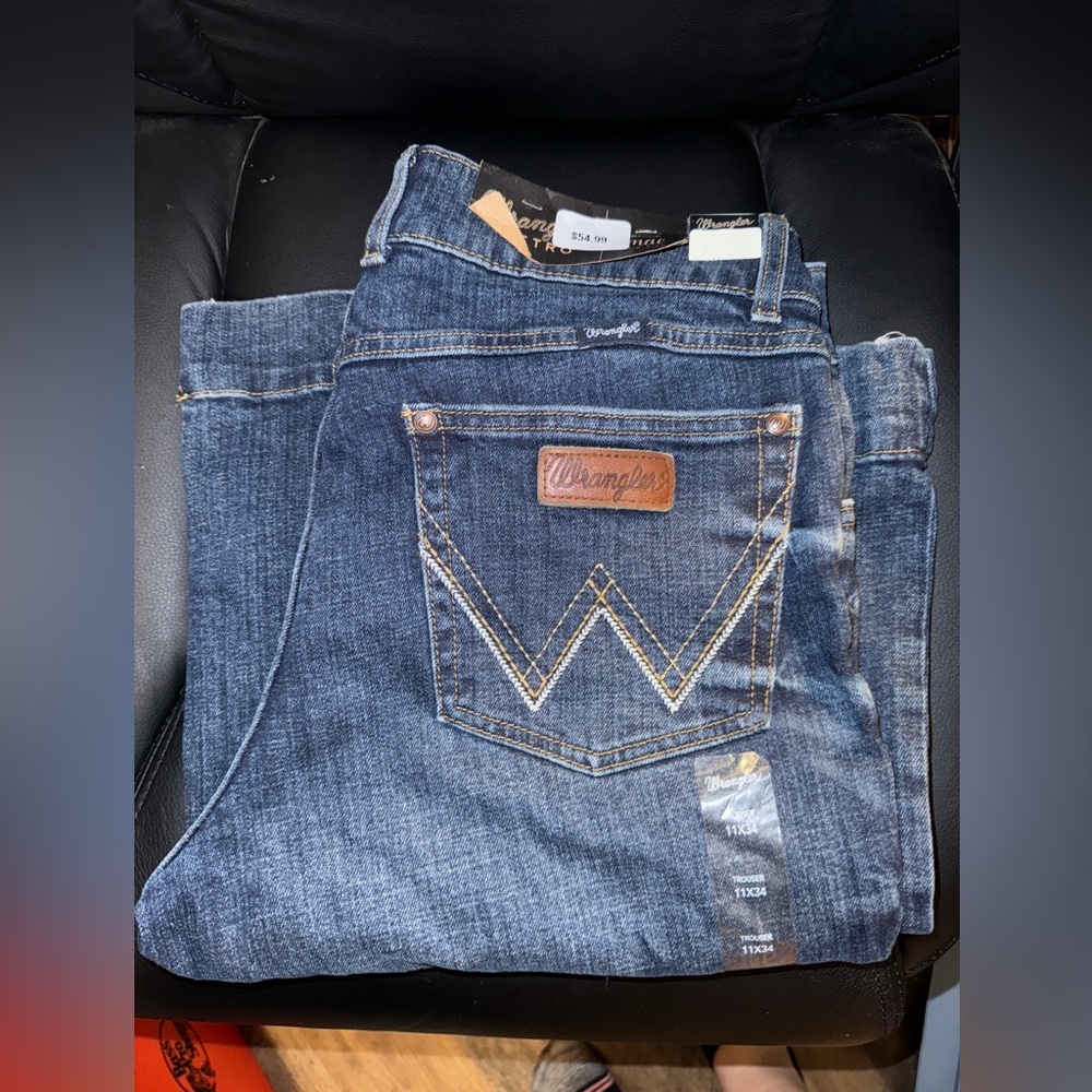 BRAND NEW WOMENS WRANGLERS